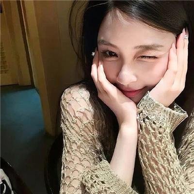 她比烟花寂寞